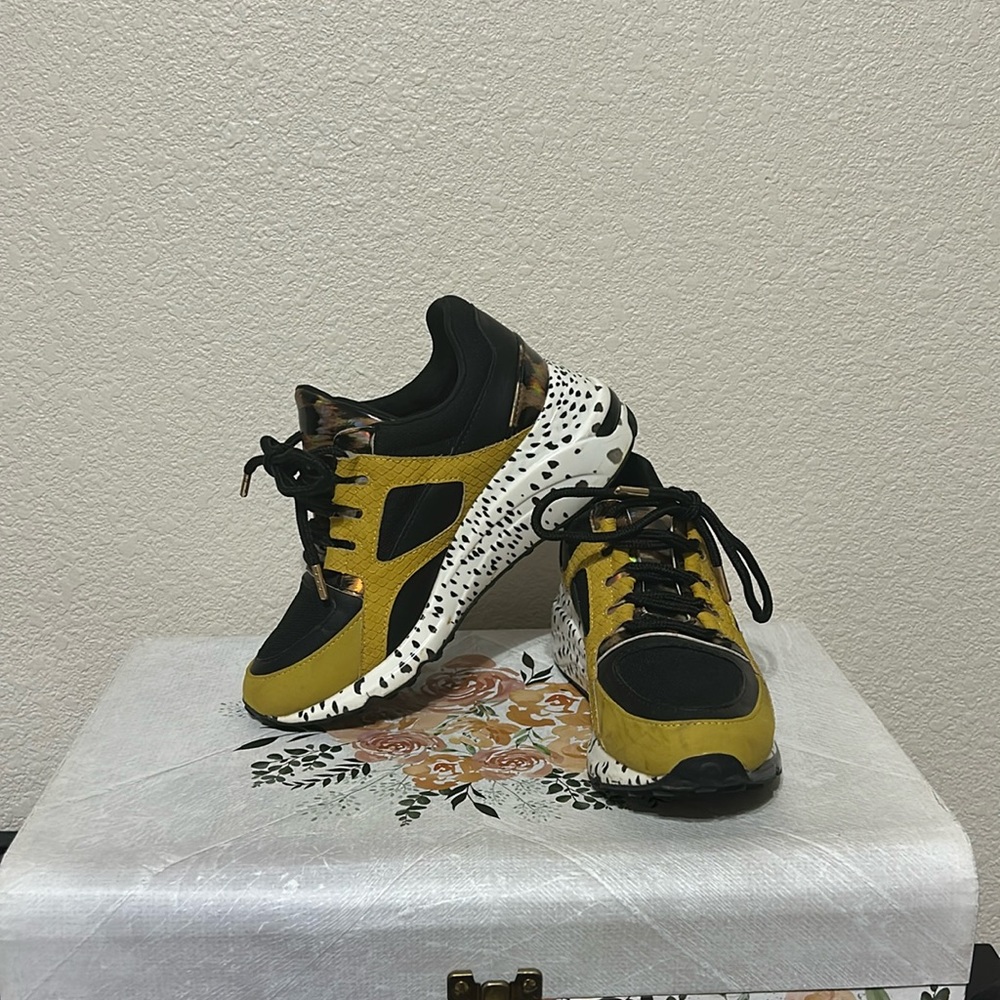 Steve Madden tennis shoes